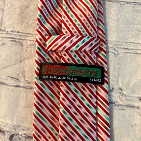 HALLMARK HOLIDAY TRADITIONS MEN’S  RED/GREEN & WHITE STRIPED CHRISTMAS  TIE - Picture 6 of 9
